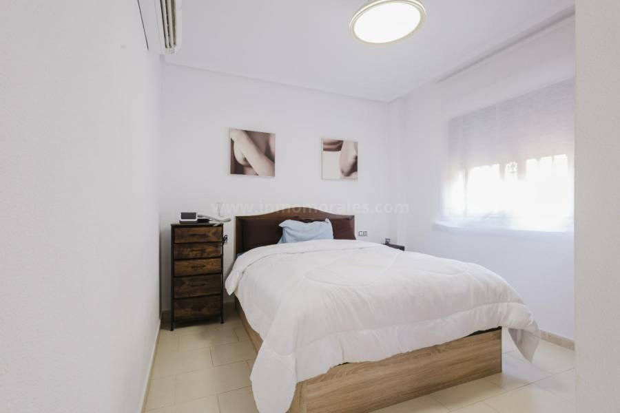 Resale - Detached House / Villa  - Torrevieja - Aguas Nuevas