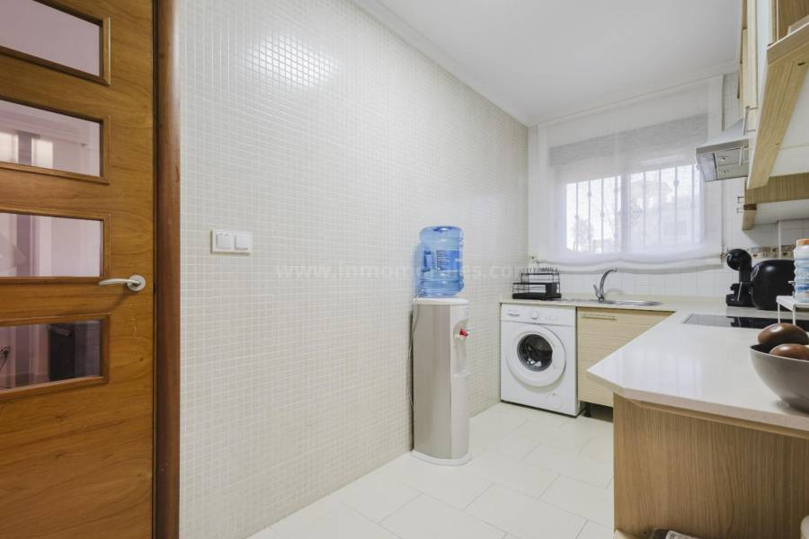Resale - Detached House / Villa  - Torrevieja - Aguas Nuevas
