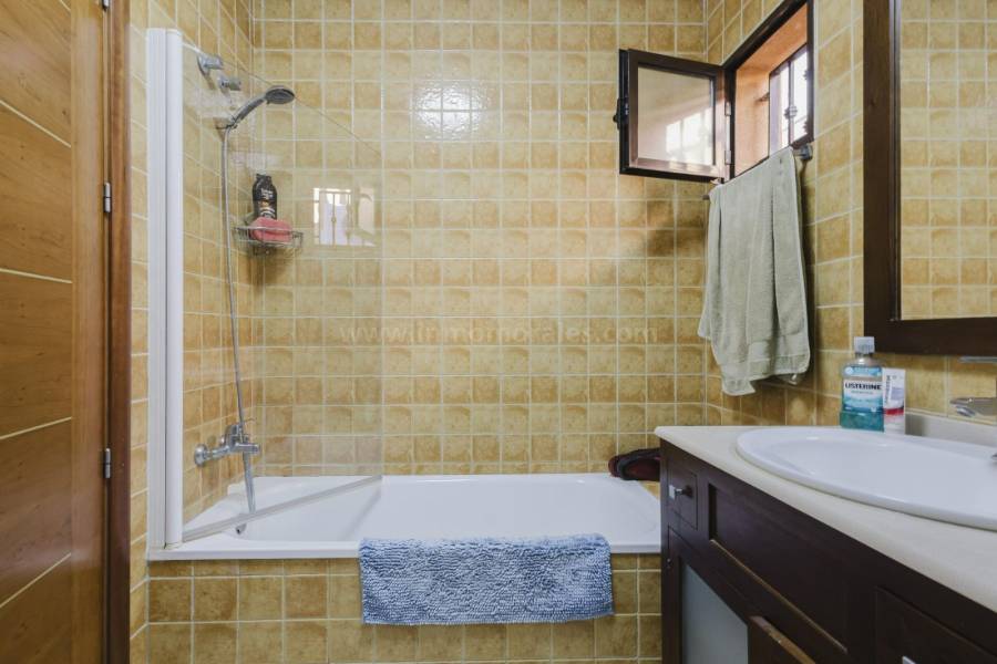 Resale - Detached House / Villa  - Torrevieja - Aguas Nuevas