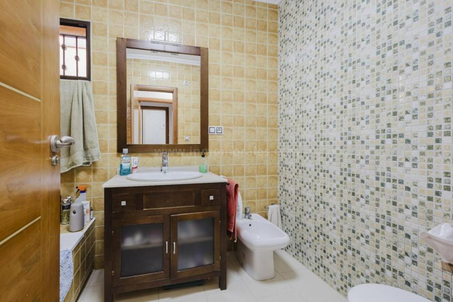 Resale - Detached House / Villa  - Torrevieja - Aguas Nuevas