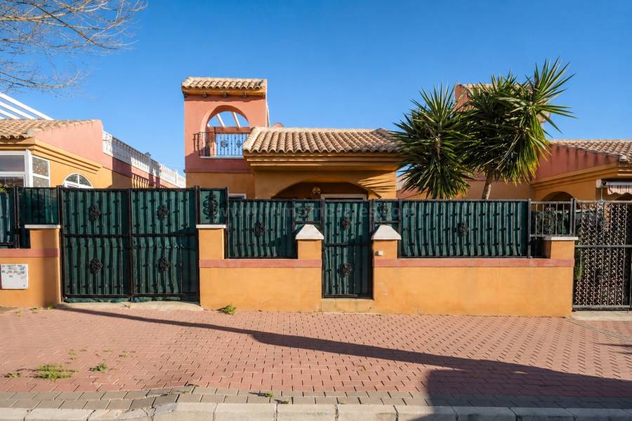 Resale - Detached House / Villa  - Torrevieja - Aguas Nuevas