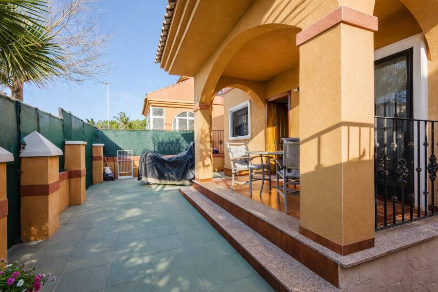 Resale - Detached House / Villa  - Torrevieja - Aguas Nuevas